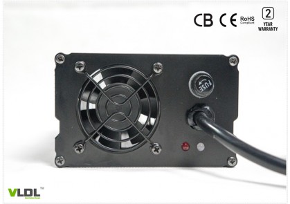 12V 40A智能充电器 12V 40A智能充电器