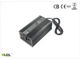 24V 18A智能充电器 24V 18A智能充电器