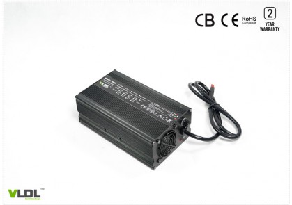 36V 12A智能充电器 36V 12A智能充电器